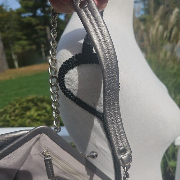 Talbots Metallic Grey Pewter shoulder bag chain strap pebbled leather kisslock - Picture 5 of 11
